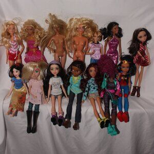 LOT D Pre-Owned Fashion Doll Bundle Lot for Play or OOAK